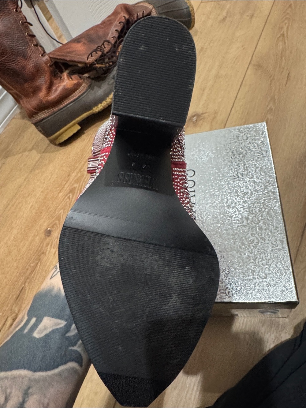 Red Crystal-Embellished Women's Heeled Western Boots - Picture 3 of 4